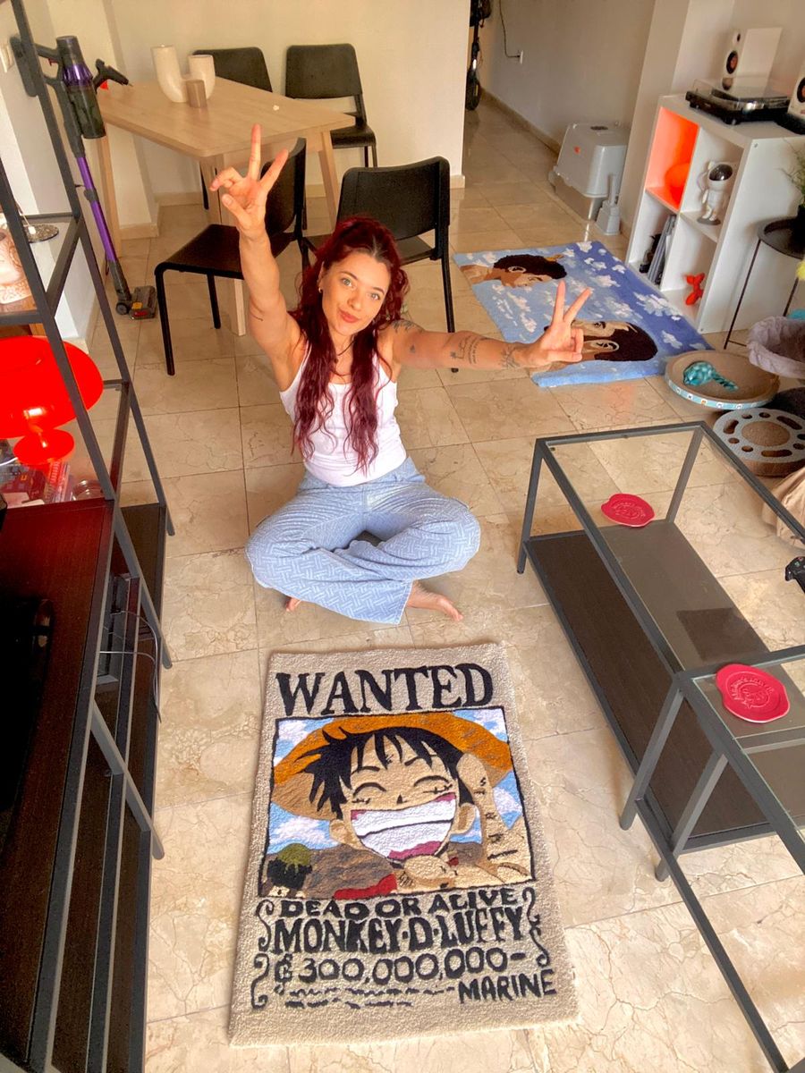 Gema, de Tuftopia, con su alfombra tufting de Luffy